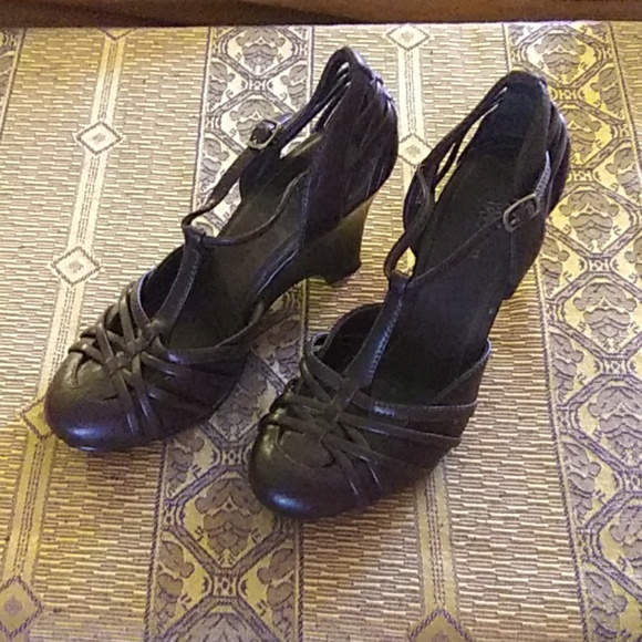 Shoes - Picture 3 of 5